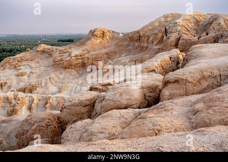 Al Qarah Mountain, schöner und historischer Ort für einen Besuch und eine Wanderung, Saudi-Arabien, 19. Januar 2022. (CTK Photo/Ondrej Zaruba) Stockfoto