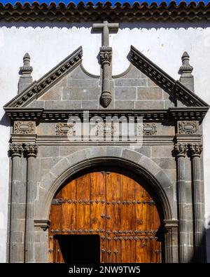 Der Eingang zum Iglesia del Hospital de Nuestra Señora de los Dolores in Calle San Agustin, San Cristobal de La Laguna, Teneriffa Stockfoto