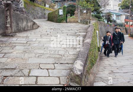 Studenten in Hollander Hang, Nagasaki, Japan. Stockfoto