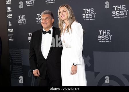 Joan Laporta, Präsidentin des FC Barcelona und Alexia Putellas, nehmen am 27. Februar 2023 an der Zeremonie der besten FIFA Football Awards in Paris Teil, Frankreich Foto von David Niviere/ABACAPRESS.COM Stockfoto