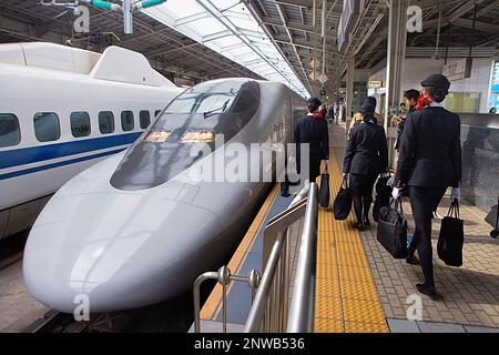 Hochgeschwindigkeitszug, Bahnhof Shin-Osaka, Osaka, Japan, Asien Stockfoto