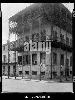 Le Pretre Mansion, 716 Dauphine St., New Orleans, Orleans Parish, Louisiana. Carnegie Survey of the Architecture of the South (Carnegie-Umfrage zur Architektur des Südens). Vereinigte Staaten, Louisiana, Orleans Parish, New Orleans, Balkone, Gebäude, Eisenarbeiten. Stockfoto