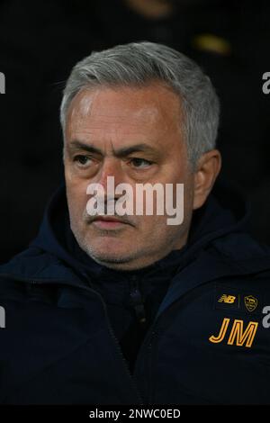 Cremona, Italien. 28/02/2023, Coach José Mourinho ALS Roma während des Fußballspiels der Italienischen Serie A zwischen den USA Cremonese ALS Roma am 28. Februar 2023 im Stadion Giovanni Zini in Cremona, Italien. Foto: Tiziano Ballabio Stockfoto