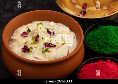 Indisches Fasting Food Sabudana Kheer, Sagudana Khir Oder Sago Seed Pudding Ist Ein Cremiges, Köstliches Sweet Aus Tapioca-Perlen, Getränkt In Milch Und Aromatisiertem Wit Stockfoto