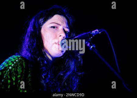 Italien 25. Februar 2023 Alaska Reid - Eröffnung für Maya Hawke - live in Santeria Toscana Mailand © Andrea Ripamonti / Alamy Stockfoto