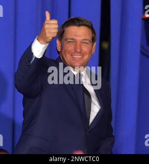 MIAMI, FLORIDA - FEBRUAR 18: REGIERUNG. Ron DeSantis nimmt zusammen mit Präsident Donald Trump und First Lady Melania Trump am 18. Februar 2019 an einer Rallye an der Florida International University in Miami, Florida, Teil. Präsident Trump sprach über die anhaltende Krise in Venezuela. Leute: Ron DeSantis Credit: Hoo-Me.com / MediaPunch Stockfoto