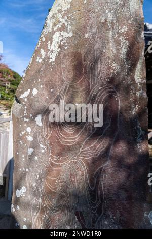 Steinstatuen und Schnitzereien, Engaku-ji-Tempel, Kita Kamakura Japan. Asien, Fernost Japan Kanto Kanagawa Kita Kamakura Stockfoto