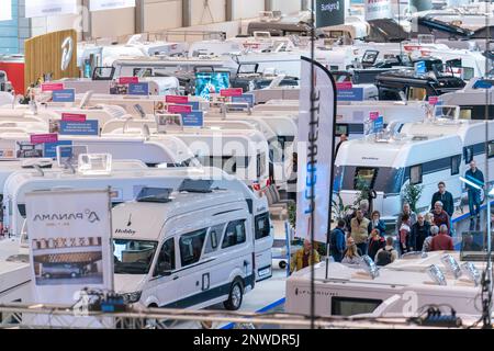 Reise- und Campingmesse, Wohnwagen, Wohnmobile und alles, was mit Camping, Reisen, Tourismus zu tun hat, werden in den Essener Ausstellungshallen, motorho gezeigt Stockfoto