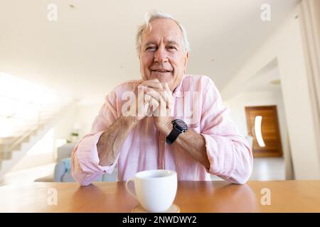Glücklicher Chefkaukasier mit Videoanruf Stockfoto