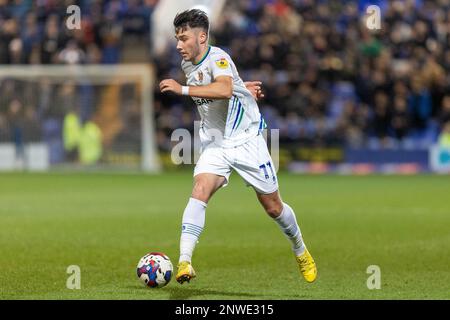 Birkenhead, Vereinigtes Königreich, 28. Februar 2023, Josh Hawkes of Tranmere Rovers in Besitz während des Sky Bet League 2-Spiels Tranmere Rovers vs Crawley Town in Prenton Park, Birkenhead, Vereinigtes Königreich, 28. Februar 2023 (Foto: Phil Bryan/Alamy Live News) Stockfoto