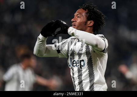 Turin, Italien. 31. März 2022. Juan Cuadrado vom FC Juventus feiert, nachdem er beim Fußballspiel der Serie A zwischen dem FC Juventus und dem FC Turin im Stadion Juventus in Torino (Italien) am 28. Februar 2023 das Tor von 1-1 erzielte. Foto Federico Tardito/Insidefoto Credit: Insidefoto di andrea staccioli/Alamy Live News Stockfoto