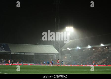 Peterborough, Großbritannien. 28. Februar 2023. Starker Nieselregenweather condition beim Spiel Peterborough United gegen Charlton Athletic EFL League One, im Weston Homes Stadium, Peterborough, Cambridgeshire. Kredit: Paul Marriott/Alamy Live News Stockfoto