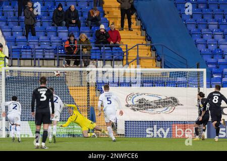 Birkenhead, Vereinigtes Königreich, 28. Februar 2023, Dom Telford of Crawley Town verpasst einen Strafstoß während des Sky Bet League 2-Spiels Tranmere Rovers vs Crawley Town in Prenton Park, Birkenhead, Vereinigtes Königreich, 28. Februar 2023 (Foto: Phil Bryan/Alamy Live News) Stockfoto