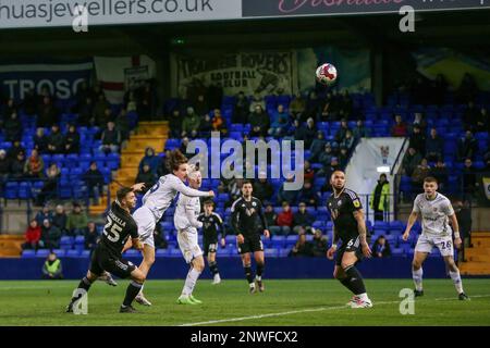 Birkenhead, Vereinigtes Königreich, 28. Februar 2023, Logan Chalmers von Tranmere Rovers zieht beim Sky Bet League 2-Spiel Tranmere Rovers vs Crawley Town in Prenton Park, Birkenhead, Vereinigtes Königreich, 28. Februar 2023 (Foto: Phil Bryan/Alamy Live News) Stockfoto