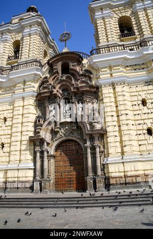 Das historische Kloster und Kloster von San Francisco in Lima - Basílica y Convento de San Francisco de Lima. Stockfoto