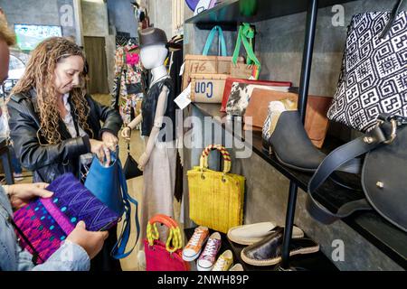 San Miguel de Allende Guanajuato Mexiko, historisches Zentrum Zona Centro, Damentaschen, Handtaschen, Etnea Boutique von Eklectic Array, Fair Trad Stockfoto