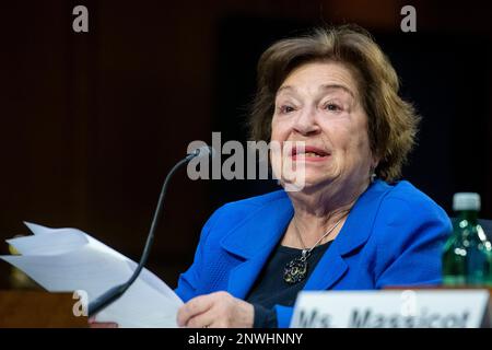 Washington, Vereinigte Staaten Von Amerika. 28. Februar 2023. Dr. Angela Stent, Direktorin Emerita, Georgetown University Center for Eurasian, Russian and East European Studies, erscheint vor einer Anhörung des Senatsausschusses für bewaffnete Dienste, um den Konflikt in der Ukraine zu untersuchen, im Dirksen Senate Office Building in Washington, DC, Dienstag, 28. Februar 2023. Kredit: Rod Lamkey/CNP/Sipa USA Kredit: SIPA USA/Alamy Live News Stockfoto