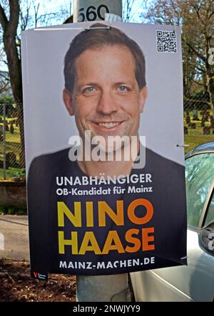 Poster der Bürgermeisterkampagne für Nino Haase, Feb. 2023 ob-Kandidat für Mainz, Unabhangiger, Mainz-Machen.de, Rheinland-Pfalz Stockfoto