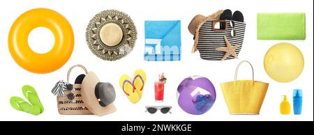 Set mit Strandbällen und anderen Accessoires auf weißem Hintergrund. Bannerdesign Stockfoto