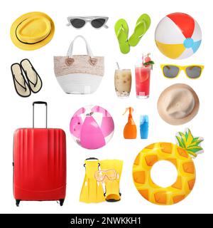 Set mit Strandbällen und anderen Accessoires auf weißem Hintergrund Stockfoto