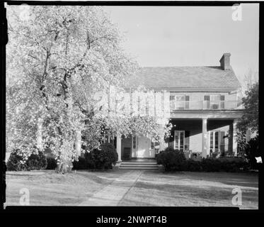 Benton, Loudoun County, Virginia. Carnegie Survey of the Architecture of the South (Carnegie-Umfrage zur Architektur des Südens). Usa Virginia Loudoun County, Rasen, Bäume, Häuser. Stockfoto