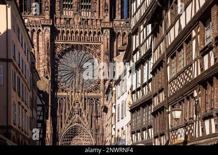 Straßburger Kathedrale, Liebfrauenmünster, die Kathedrale Notre-Dame de Straßburg ist eine der wichtigsten Kathedralen in der Geschichte Europas Stockfoto