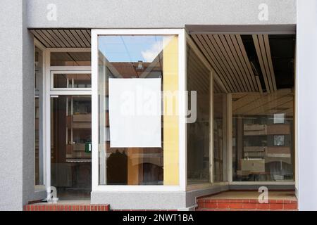 Leere Vacancy"-Schild in Leer shop oder Store Fenster Stockfoto