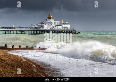 EASTBOURNE, East Sussex/UK - 21. Oktober: Ende des Sturms Brian Racing Vergangenheit Eastbourne Pier in East Sussex am 21. Oktober 2017 Stockfoto