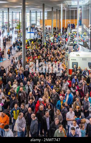 Eintritt zur Reisemesse mit vielen Besuchern, laut Messeveranstalter ist CMT die weltweit größte öffentliche Messe für Tourismus Stockfoto