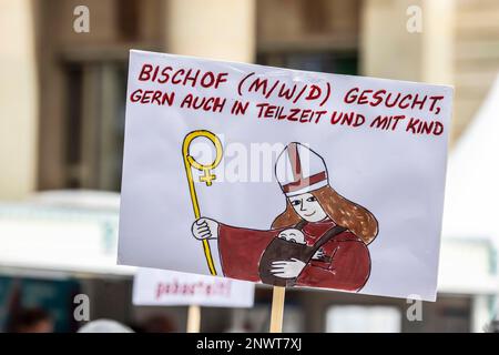 Frauen in der katholischen Kirchenrevolte. Protestveranstaltung der Gruppe Maria 2,0, 102. Deutscher katholischer Tag in Stuttgart, Baden-Württemberg Stockfoto