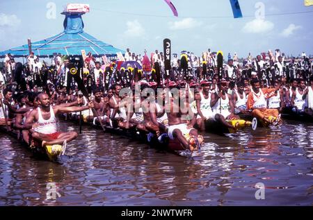 Farbenfrohes Wasserbootrennen in Kerala, findet am Punnamada-See in Alappuzha am zweiten samstag jedes Augusts statt, in Erinnerung an den ersten Indianer Stockfoto