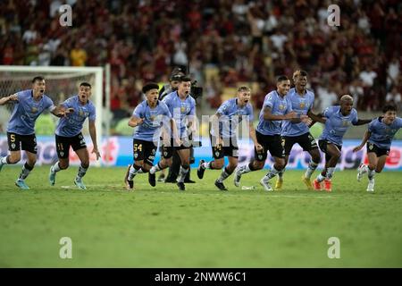 Rio De Janeiro, Brasilien. 01. März 2023. RJ - Rio de Janeiro - 02/28/2023 - RECOPA SUL-AMERICANA, FLAMENGO VS INDEPENDIENTE DEL VALLE - Spieler von Independiente del Valle feiern den Sieg durch Elfmeterschießen während eines Spiels gegen Flamengo im Maracana Stadion für die Recopa Sul-americana 2023 Meisterschaft. Foto: Jorge Rodrigues/AGIF/Sipa USA Guthaben: SIPA USA/Alamy Live News Stockfoto