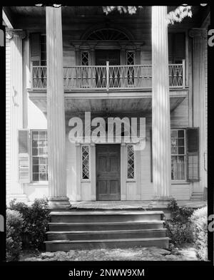 Boddie House, La Grange vic., Troup County, Georgia. Carnegie Survey of the Architecture of the South (Carnegie-Umfrage zur Architektur des Südens). USA, Georgia, Troup County, La Grange vic, Türen und Türöffnungen, Säulen, Balkone. Stockfoto