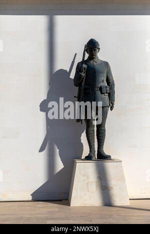 Canakkale, Türkei, 26. September 2021: Eines der Denkmäler und Friedhöfe des türkischen Armee-Märtyrers in Gelibolu, Canakkale (Akbaş Şehitliği) Stockfoto