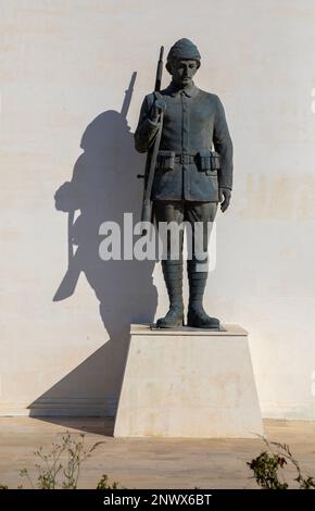 Canakkale, Türkei, 26. September 2021: Eines der Denkmäler und Friedhöfe des türkischen Armee-Märtyrers in Gelibolu, Canakkale (Akbaş Şehitliği) Stockfoto