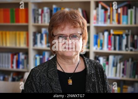 Potsdam, Deutschland. 28. Februar 2023. Maria Nooke, Brandenburger Staatskommissarin für die Bewältigung der Folgen der kommunistischen Diktatur (LAkD), vor einem DPA-Interview aufgezeichnet. Kredit: Soeren Stache/dpa/Alamy Live News Stockfoto