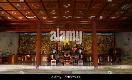 Innenansicht des japanischen Tempels von Bodh Gaya, Bihar, Indien Stockfoto