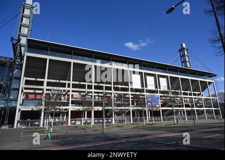 Köln, Deutschland. 28. Februar 2023. Fußballstadion RheinEnergie Stadion South Side Credit: Horst Galuschka/dpa/Alamy Live News Stockfoto