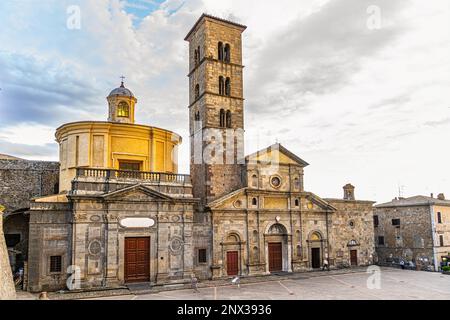 Die elegante Renaissance-Fassade der Kollegialkirche Santa Cristina. Bolsena, Provinz Viterbo, Latium, Italien, Europa Stockfoto