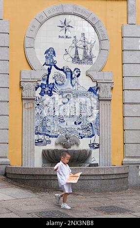 Traditionelle portugiesische Keramikfliesen in der Nähe der Kathedrale, Macau, China Stockfoto