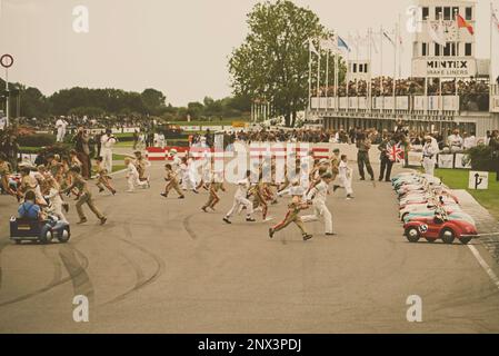 Beim Goodwood Revival 2015. Start des Rennens Settrington Cup Stockfoto