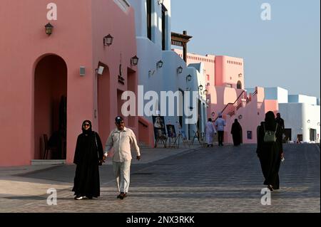 Farbenfrohe Häuser im Mina District, Mia Park, Old Port Doha, Katar Stockfoto