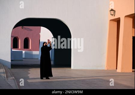 Farbenfrohe Häuser im Mina District, Mia Park, Old Port Doha, Katar Stockfoto