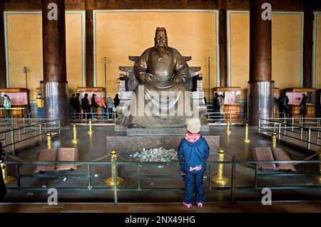 Ming-Gräber. Monumentale Statue des Kaisers Yongle. Grab Chang Ling, Peking, China Stockfoto