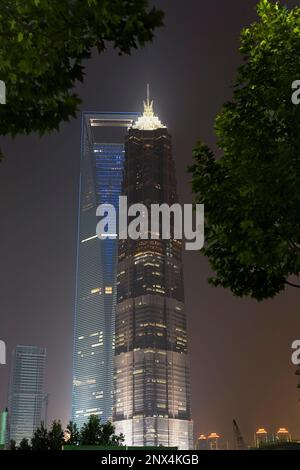 China.Shanghai: Jin Mao Gebäude auf der rechten Seite und Shanghai World Financial Center (SWFC) auf der linken Seite Stockfoto