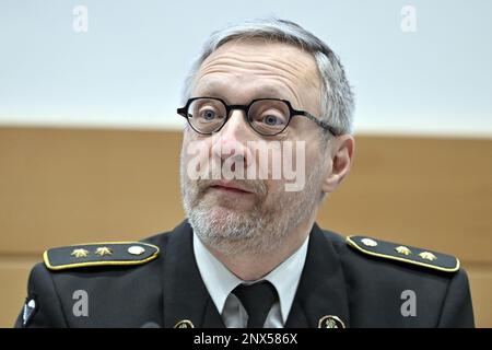 Generalmajor Michel Van Strythem auf einer Sitzung der Verteidigungskommission im bundesparlament am Mittwoch, den 01. März 2023 in Brüssel. Die kommission wird heute die Cyber-Kommandoeinheit erörtern. BELGA FOTO ERIC LALMAND Stockfoto