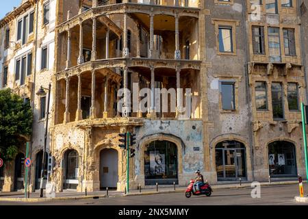 Das Gelbe Haus, auch Barakat Gebäude oder Beit Beirut, Kulturzentrum, um die historische Erinnerung an den Bürgerkrieg, Beirut gewidmet. Libanon. Stockfoto