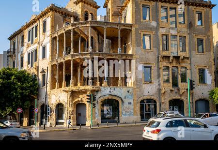 Das Gelbe Haus, auch Barakat Gebäude oder Beit Beirut, Kulturzentrum, um die historische Erinnerung an den Bürgerkrieg, Beirut gewidmet. Libanon. Stockfoto