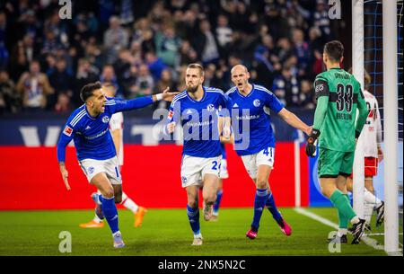 Gelsenkirchen, Deutschland. 25. Februar 2023. Rodrigo Zalazar (S04), Dominick Drexler (S04), Henning Matriciani (S04) Schalke 04 - VfB Stuttgart Bundesliga Stockfoto