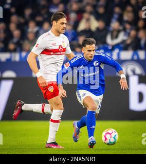 Gelsenkirchen, Deutschland. 25. Februar 2023. Rodrigo Zalazar (S04) Konstantinos Mavropanos (VfB) Schalke 04 - VfB Stuttgart Bundesliga 25.02.2023 Copyrig Stockfoto